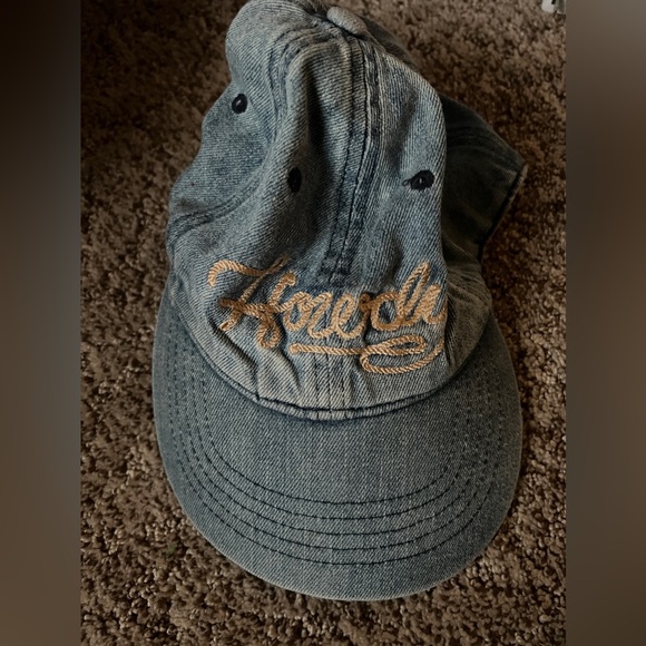 🌱🦢4 FOR $15!🦢🌱 Blue Denim Cap with Embroidered Logo - Picture 2 of 2